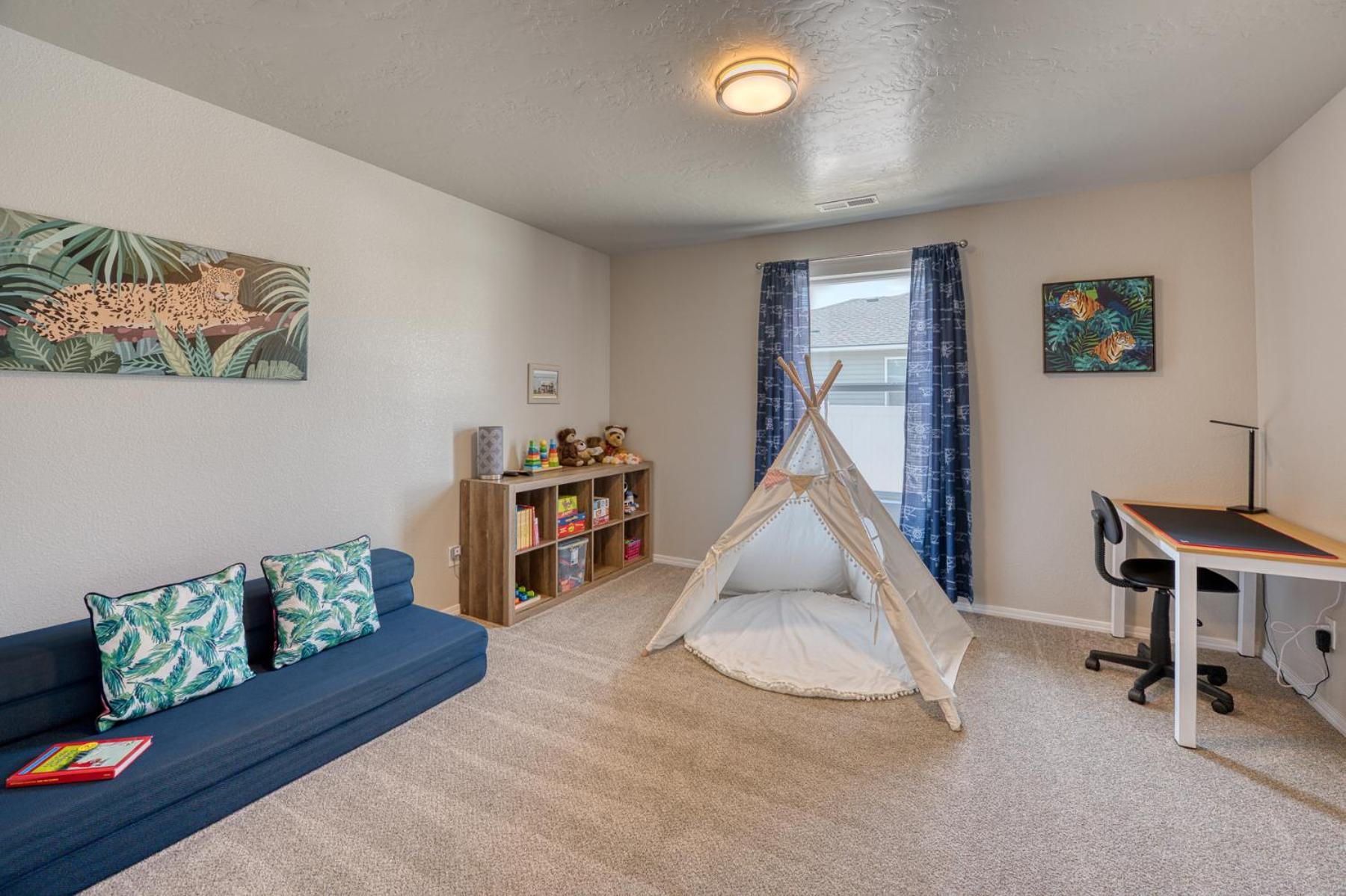 Family Friendly Playroom Garage Caldwell Eksteriør billede